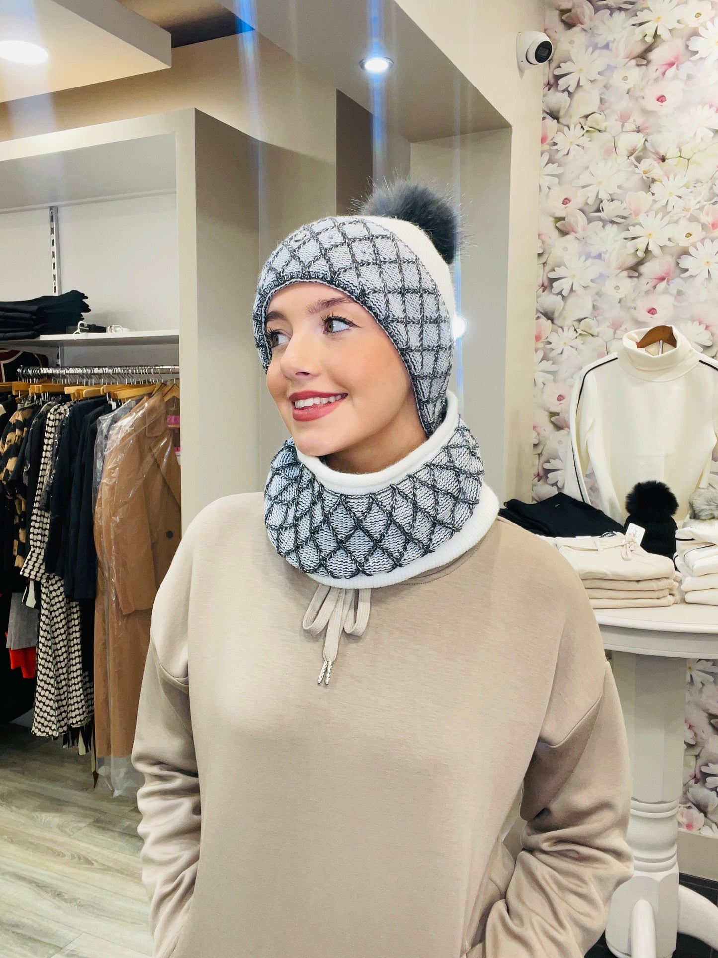 JULIA WHITE HAT SET