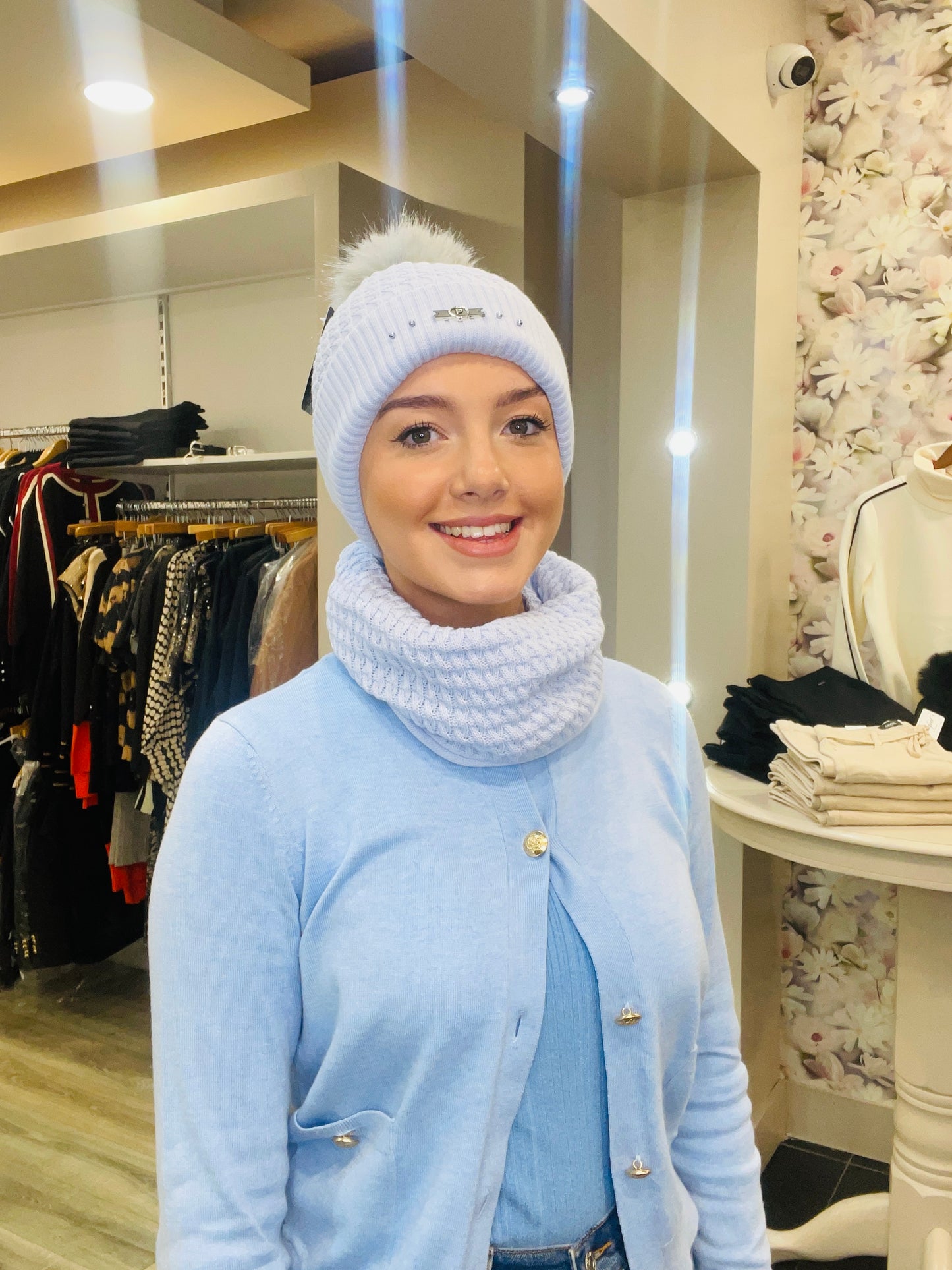 FRANIA PALE BLUE HAT SET