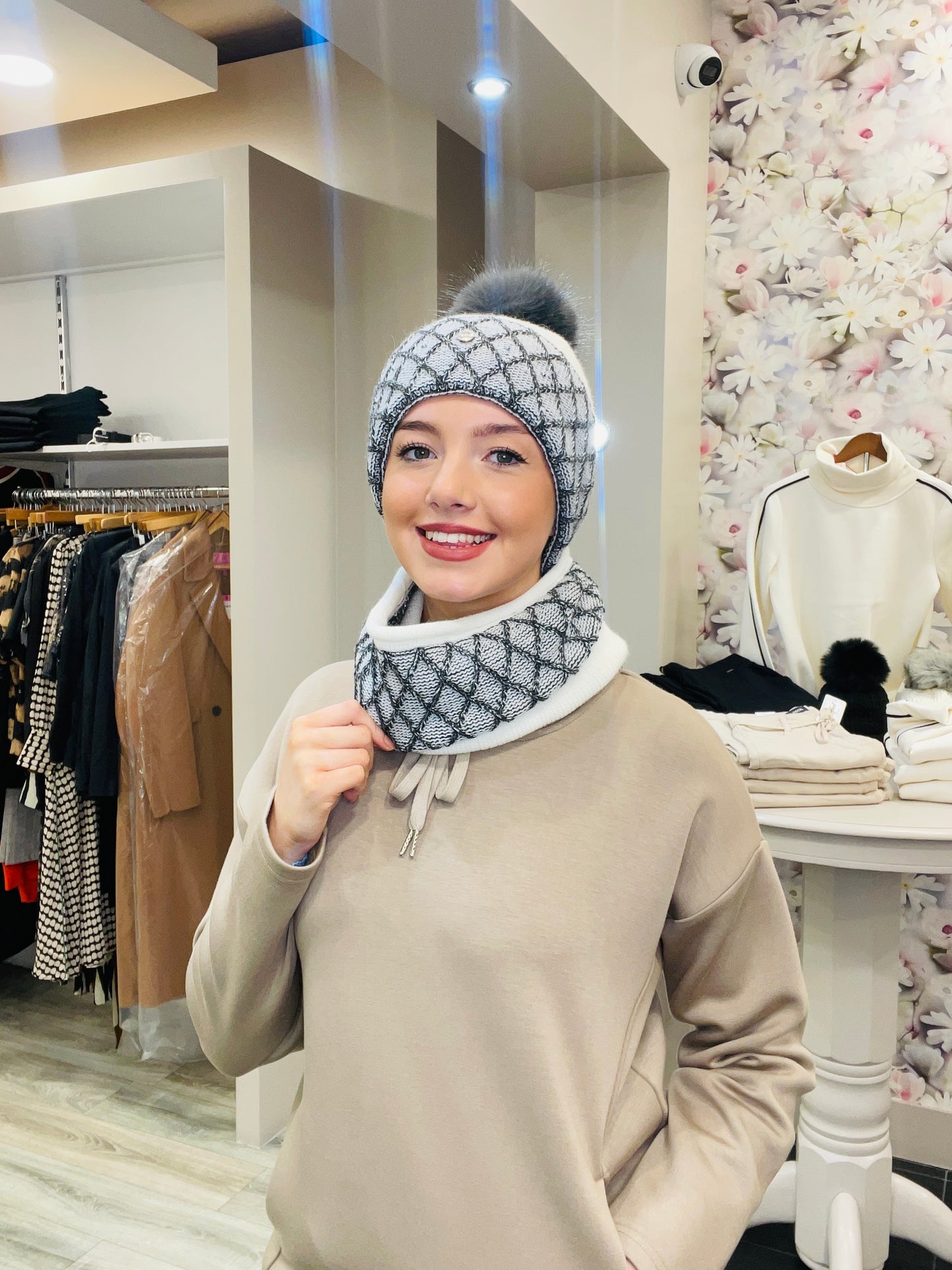 JULIA WHITE HAT SET