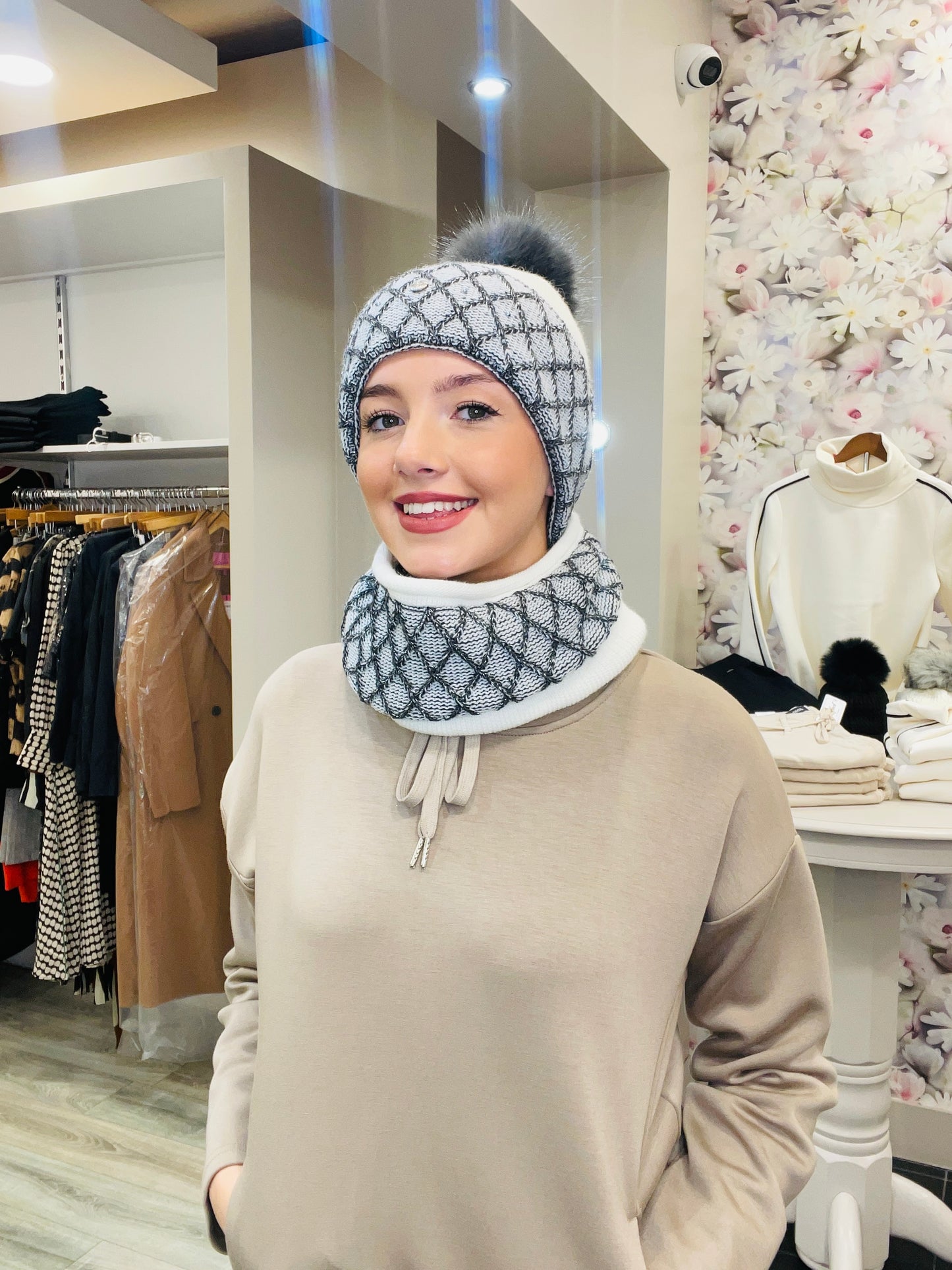 JULIA WHITE HAT SET