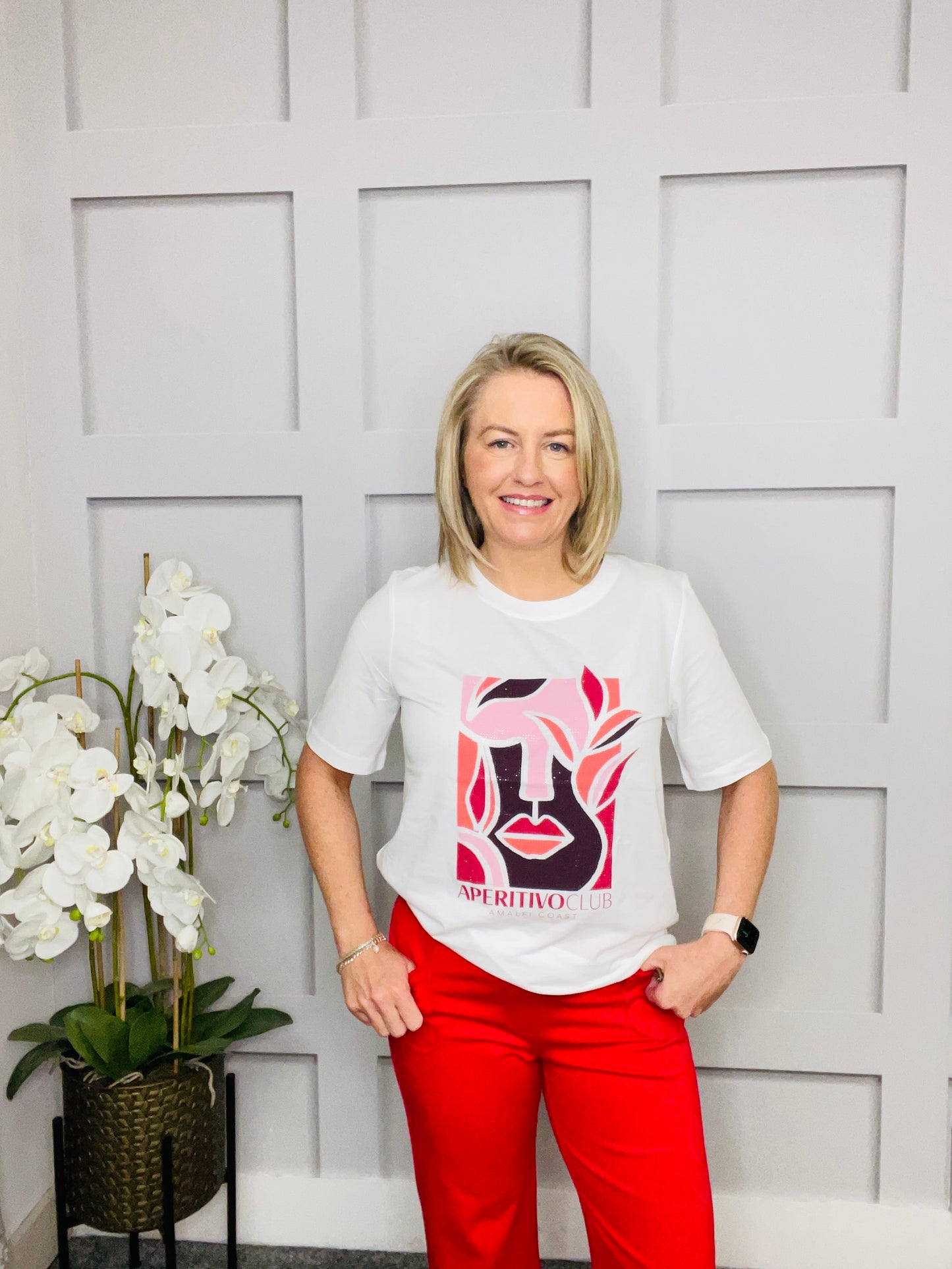 JENNIFER WHITE TEE