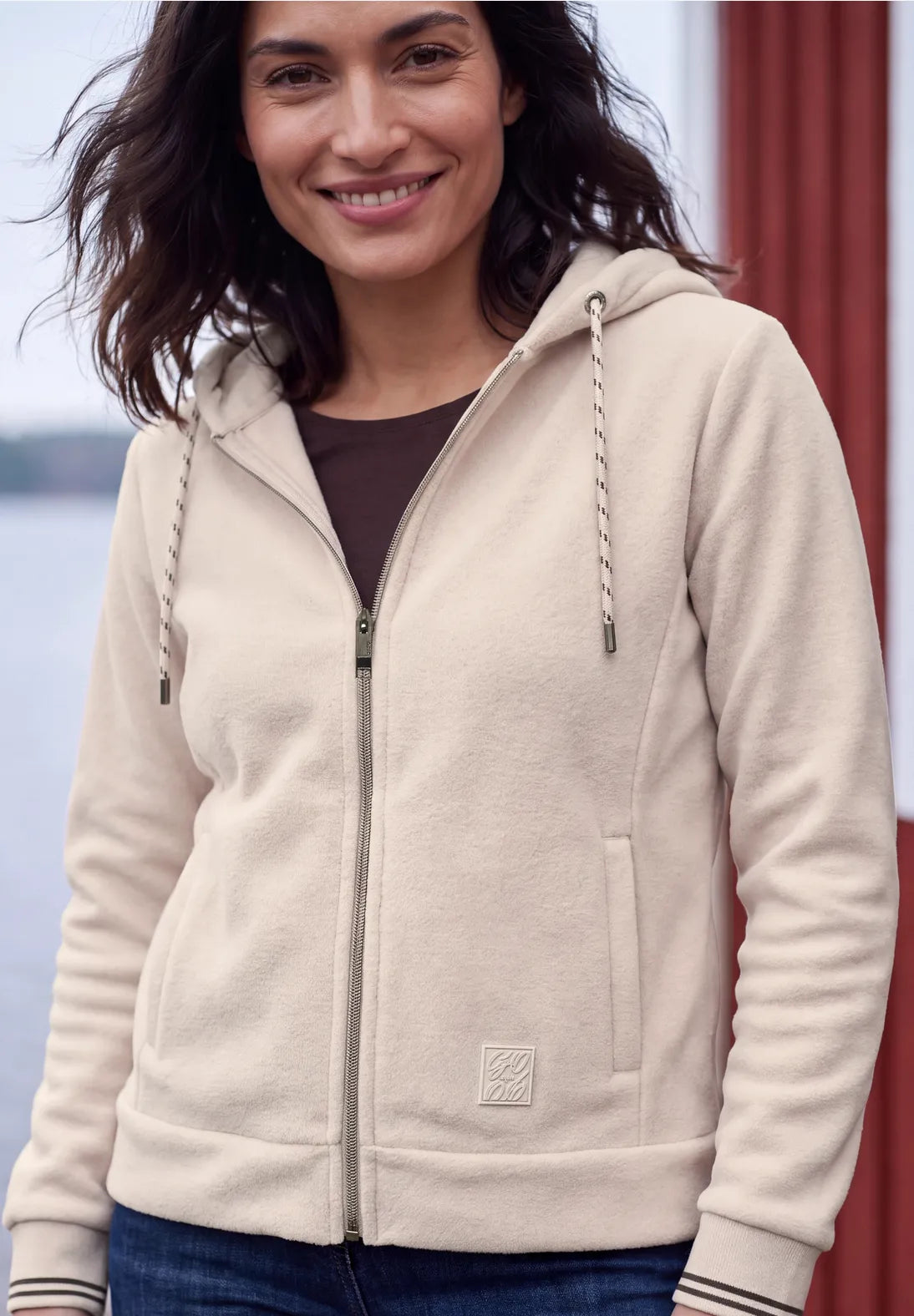 BETSY BEIGE ZIPPY