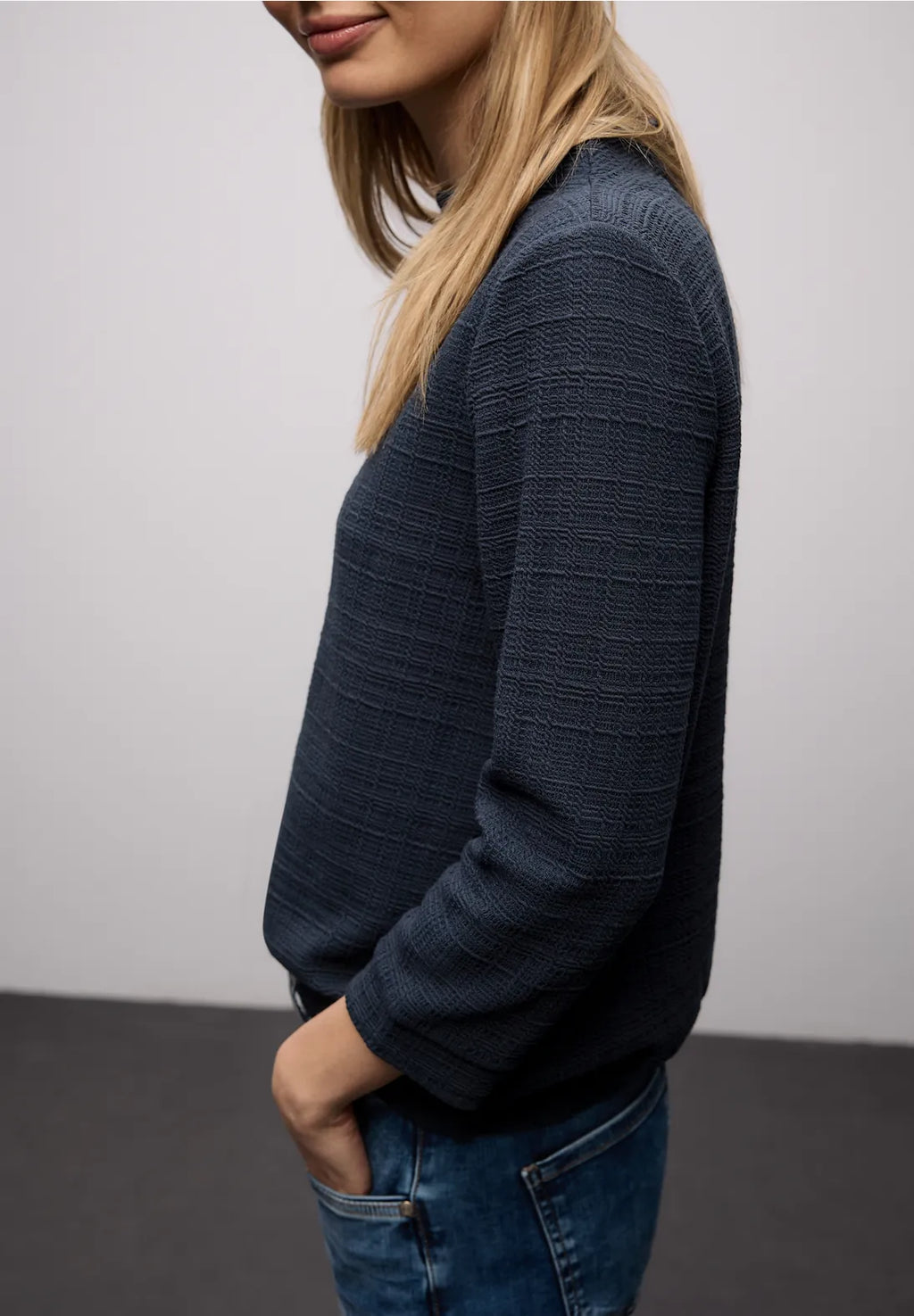 ERICA NAVY TOP