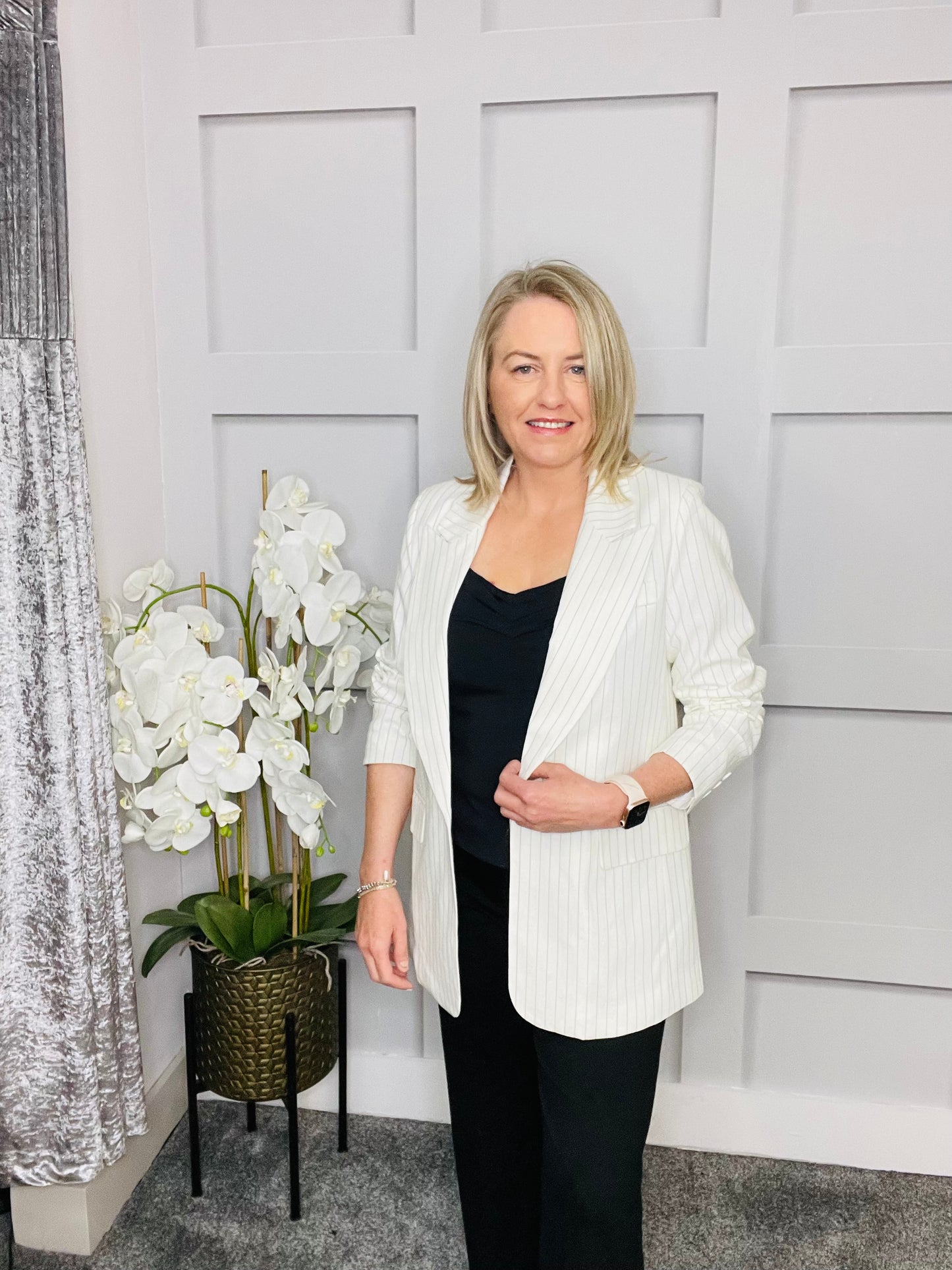 BELLA WHITE BLAZER