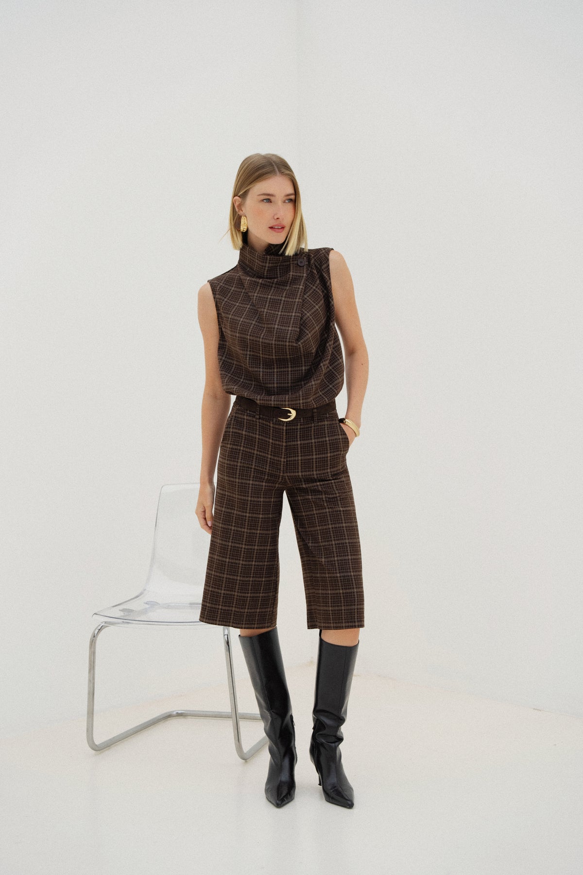 LEYA HIGH NECK TOP