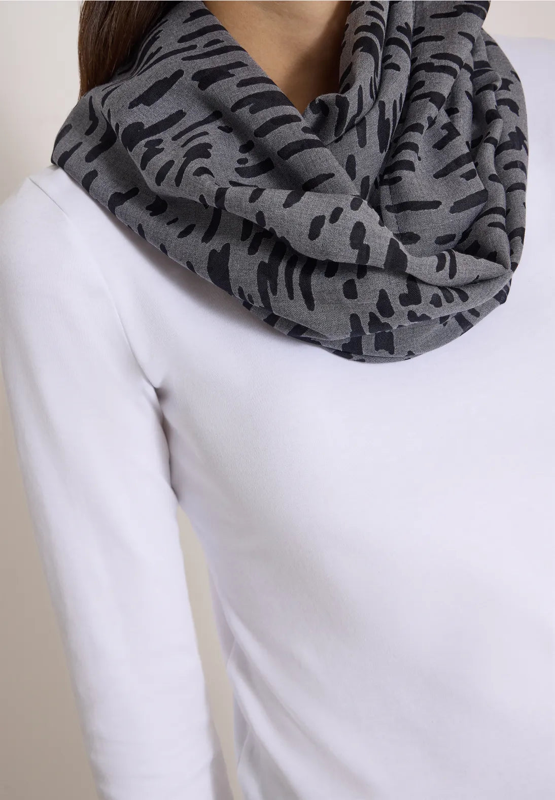 BELLA GREY SCARF