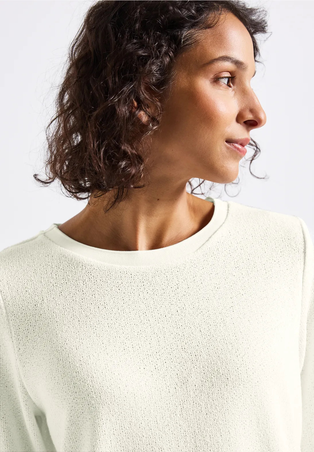 STRICK WHITE TOP