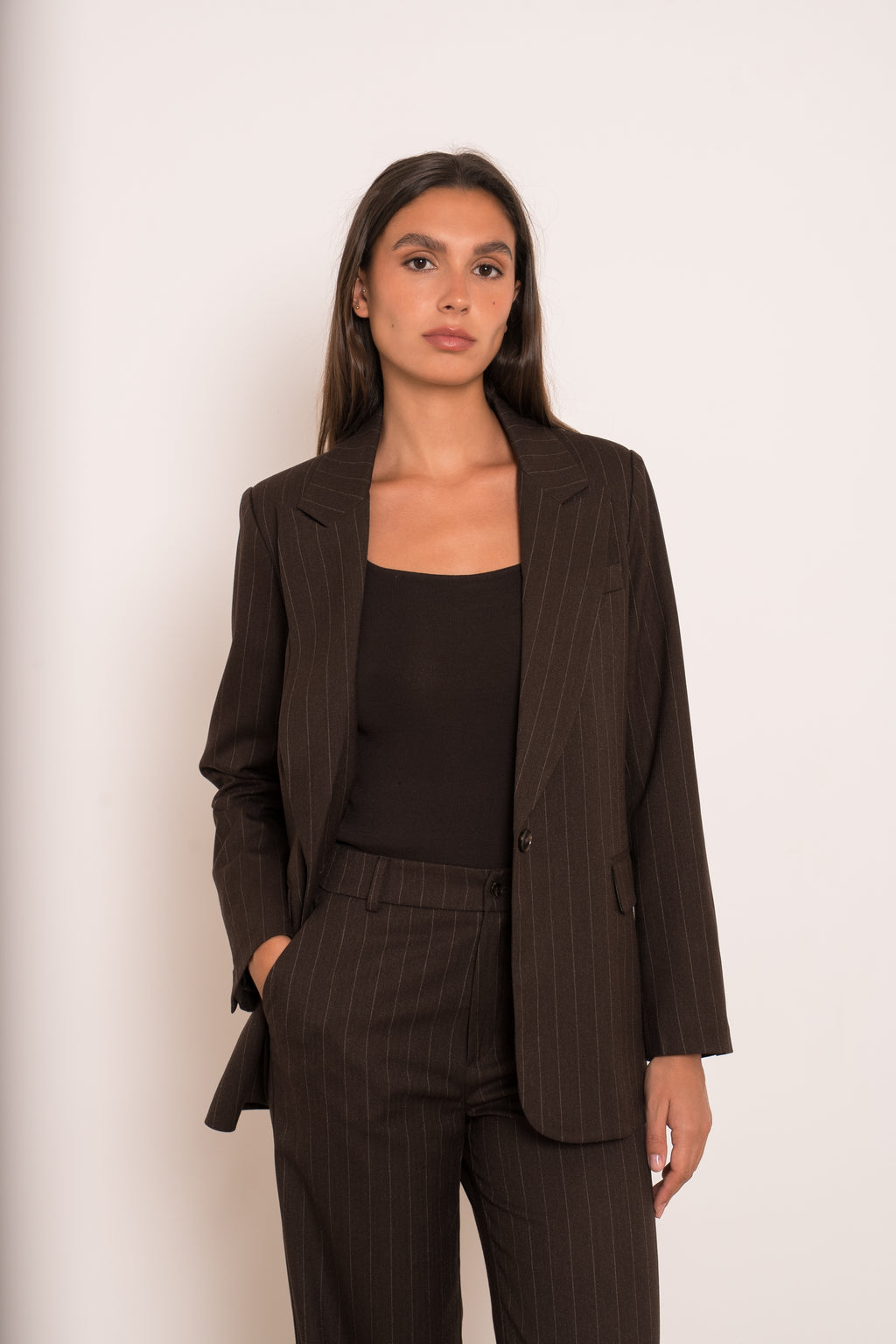 ANNIE BLAZER