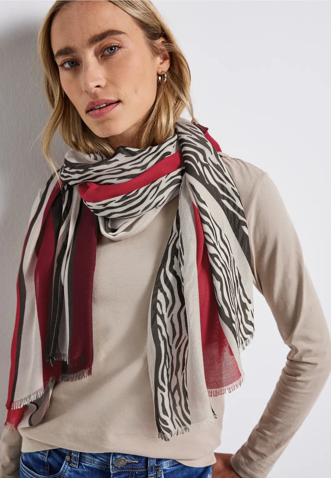 SUZY SCARF