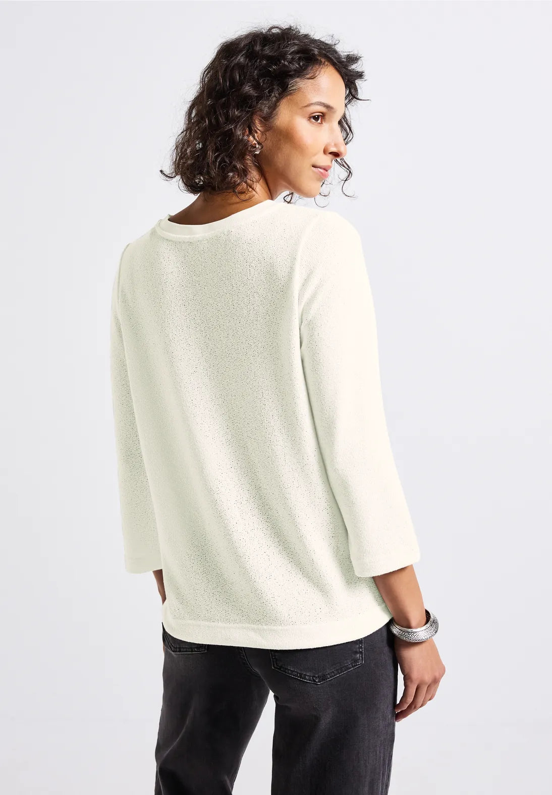 STRICK WHITE TOP