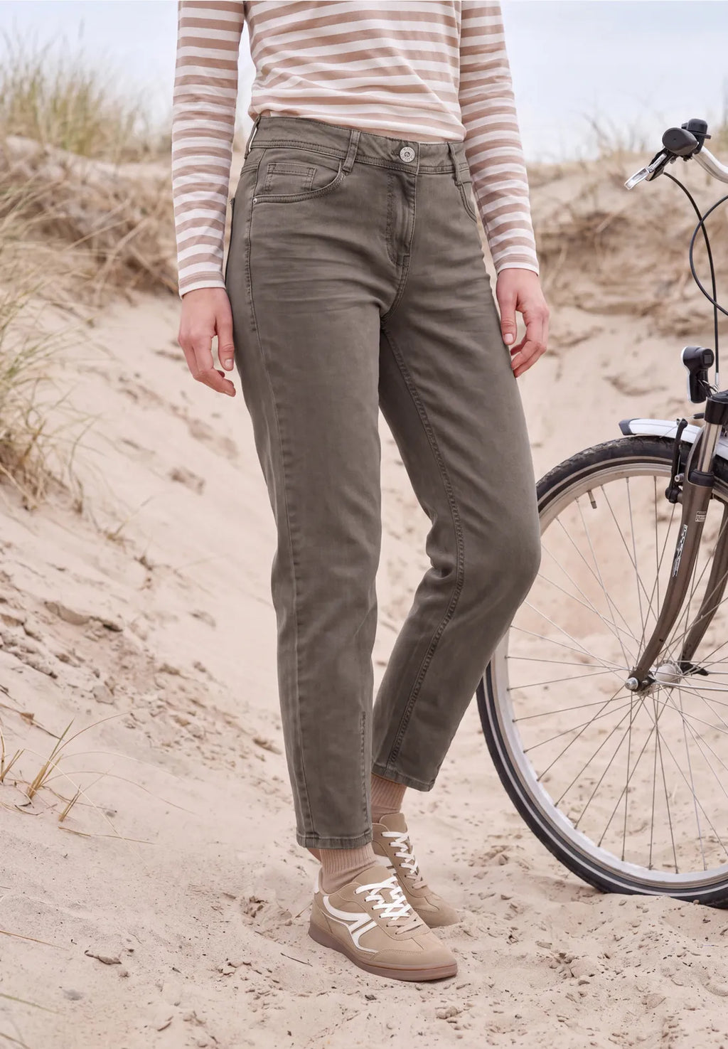 URVI JEANS