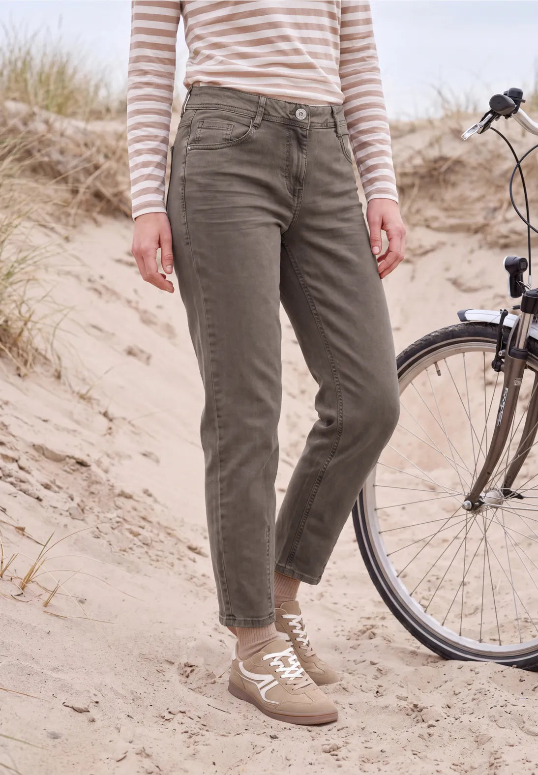 URVI JEANS