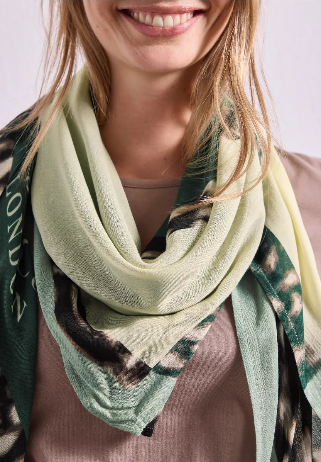 BETH SCARF