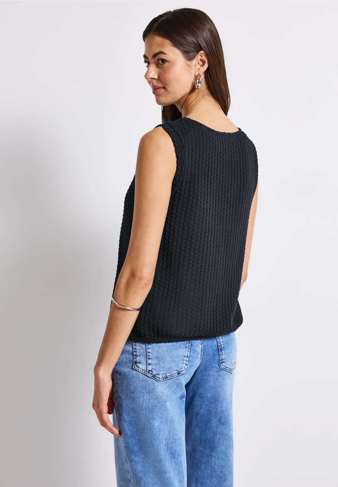 DEB TOP