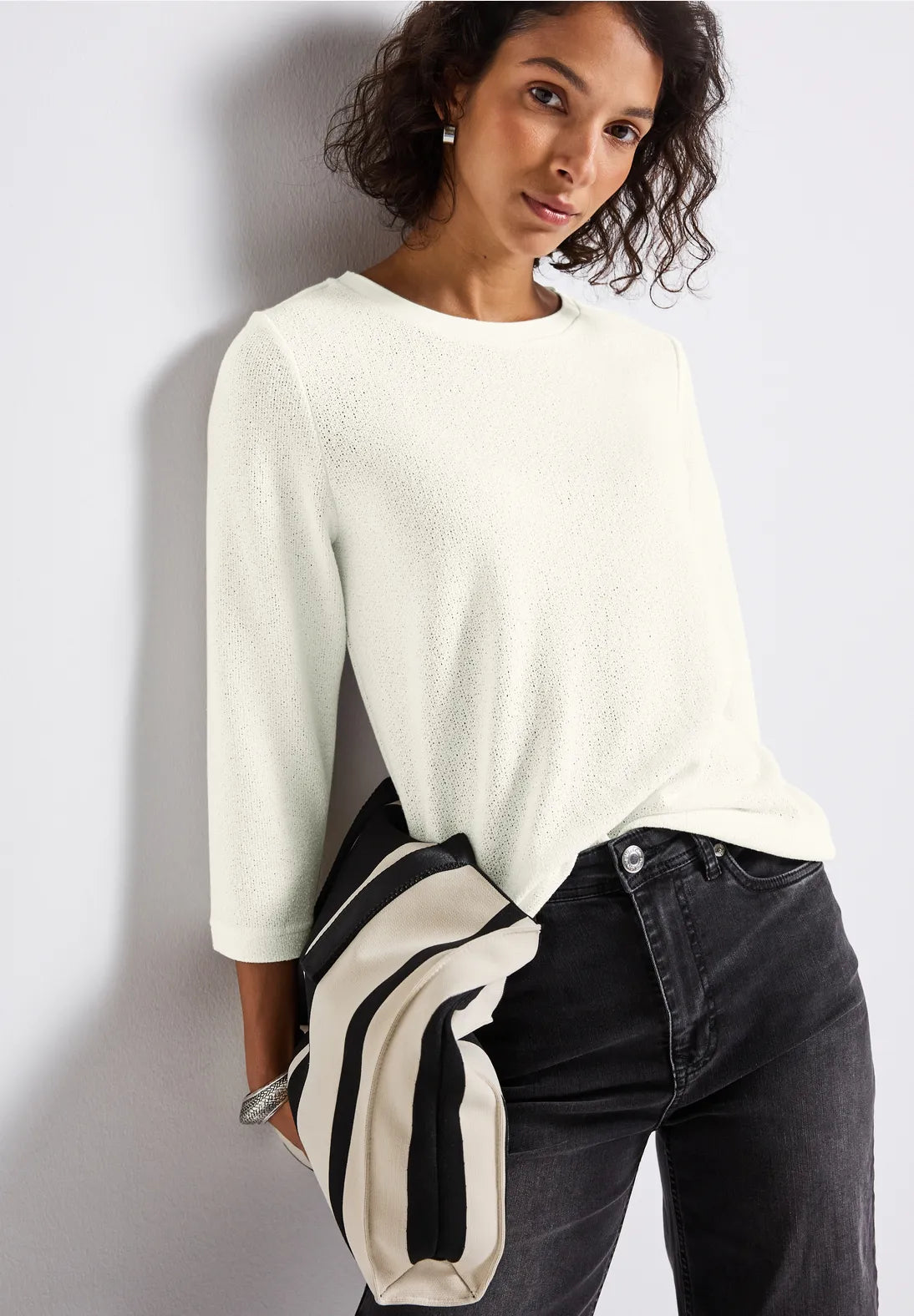 STRICK WHITE TOP