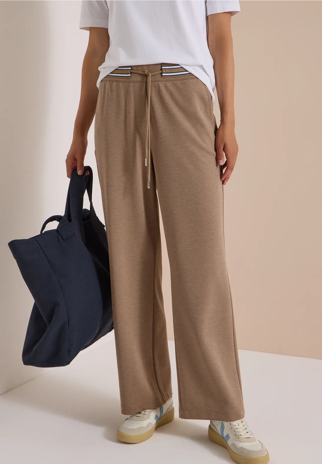 LILY BEIGE JOGGER