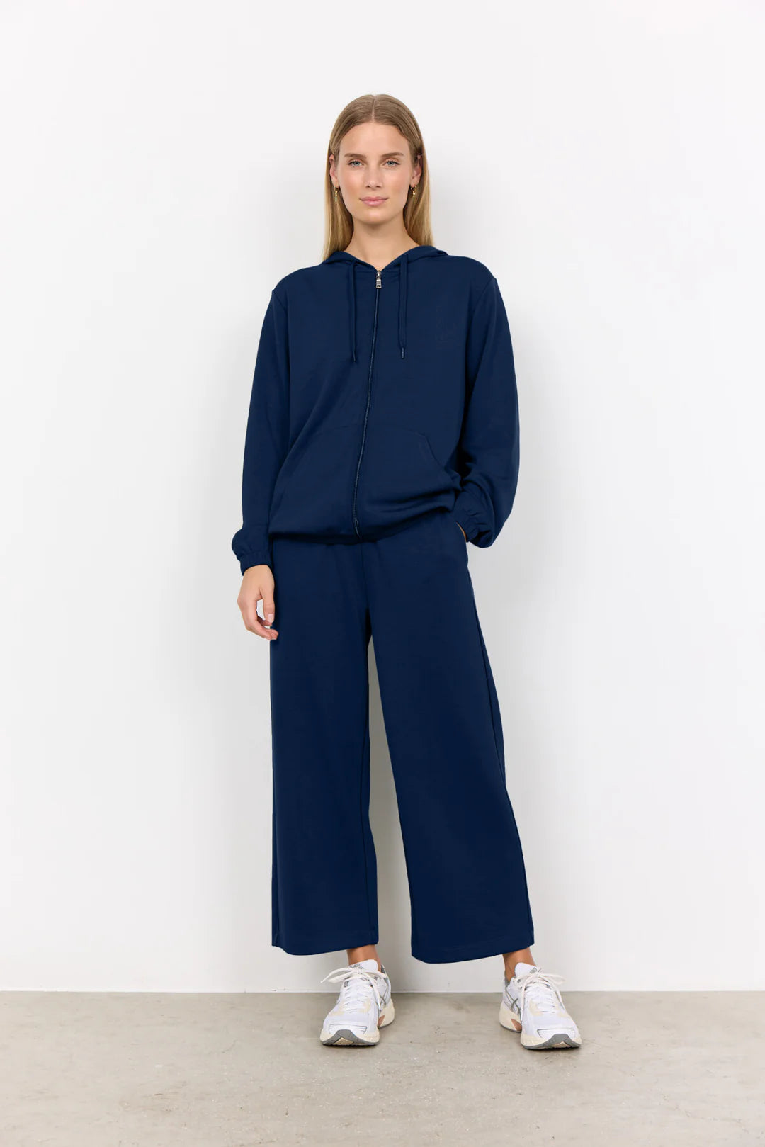 SABRINA NAVY SWEATER