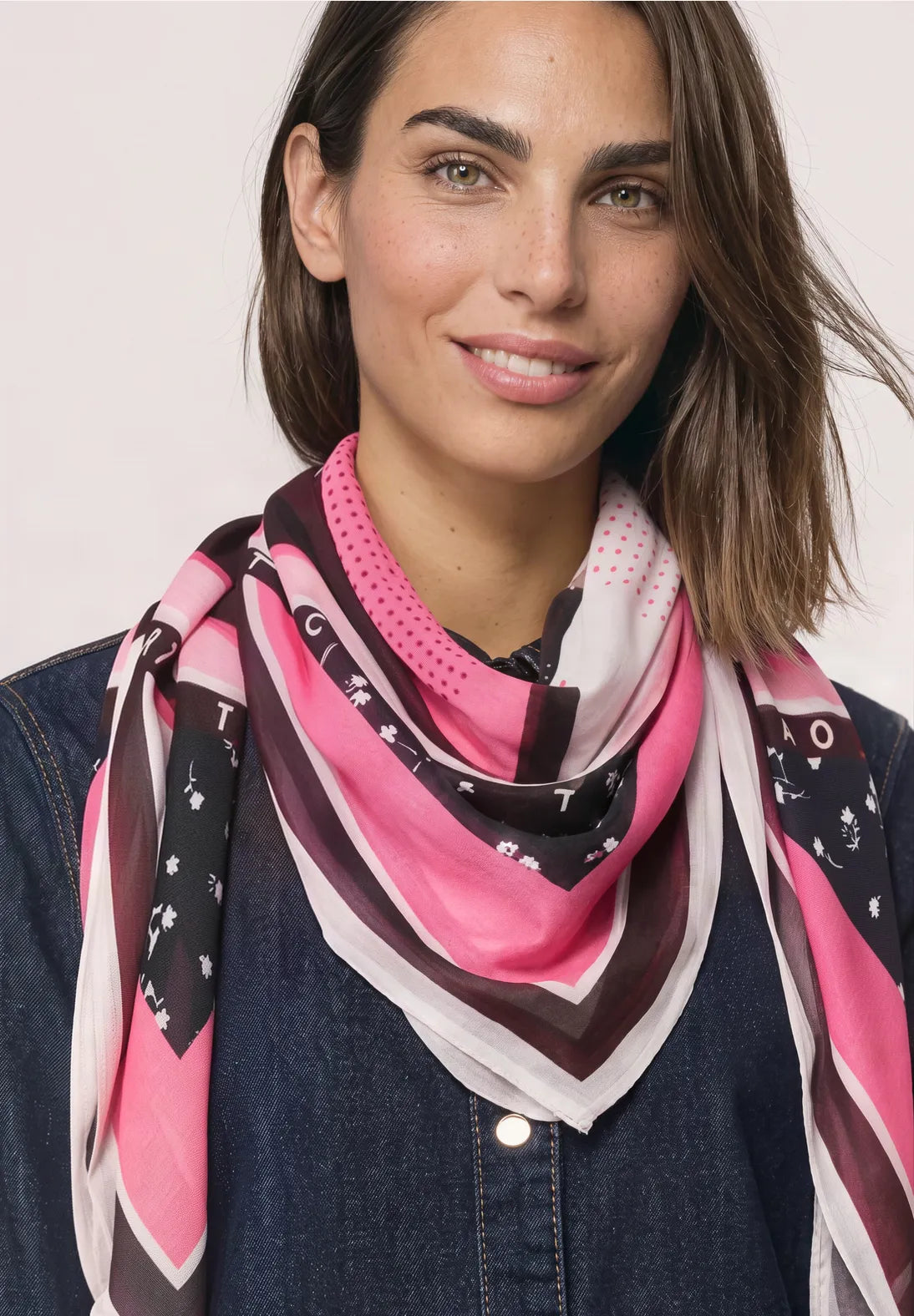 SQUARE SCARF