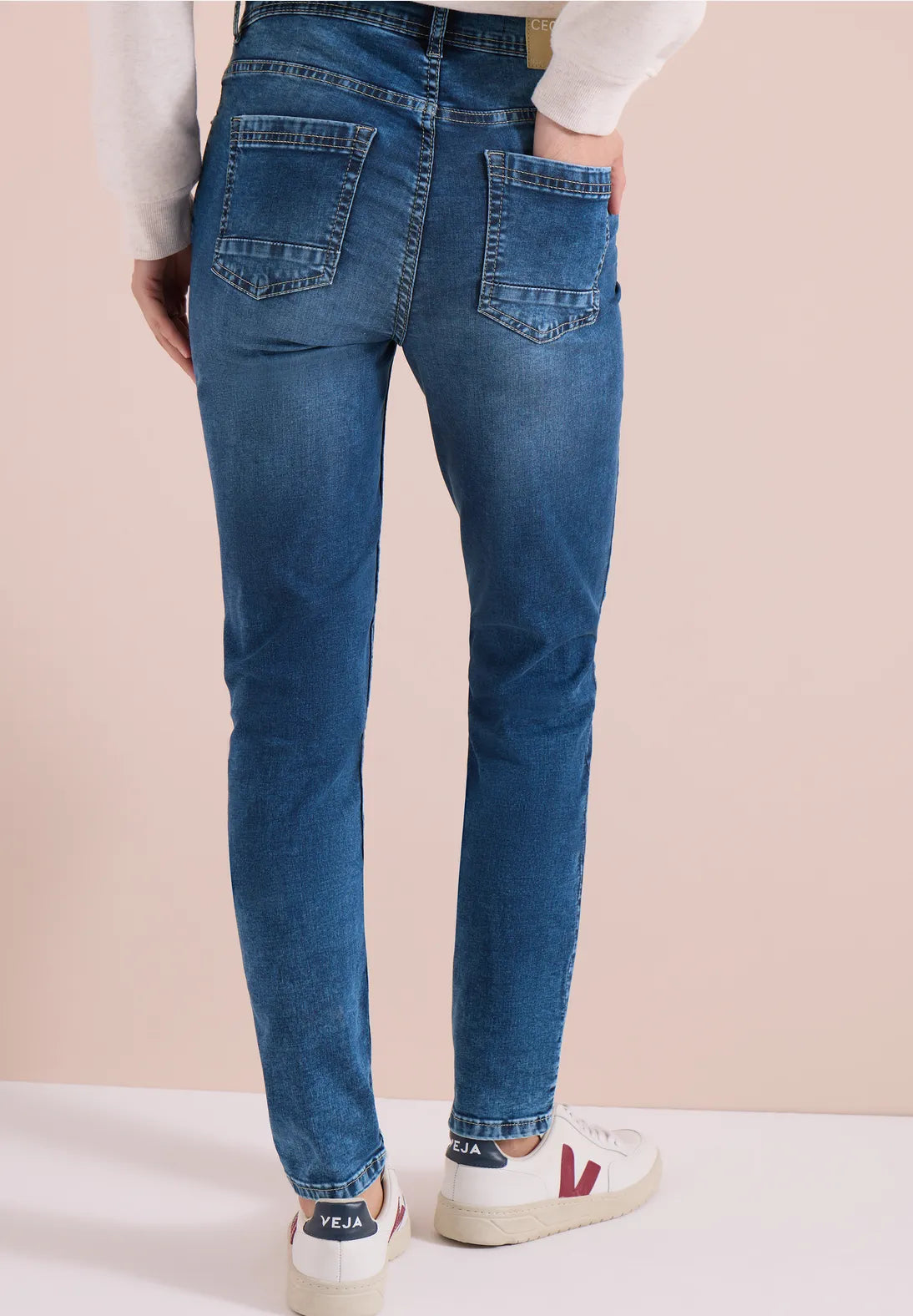 TORO JEAN