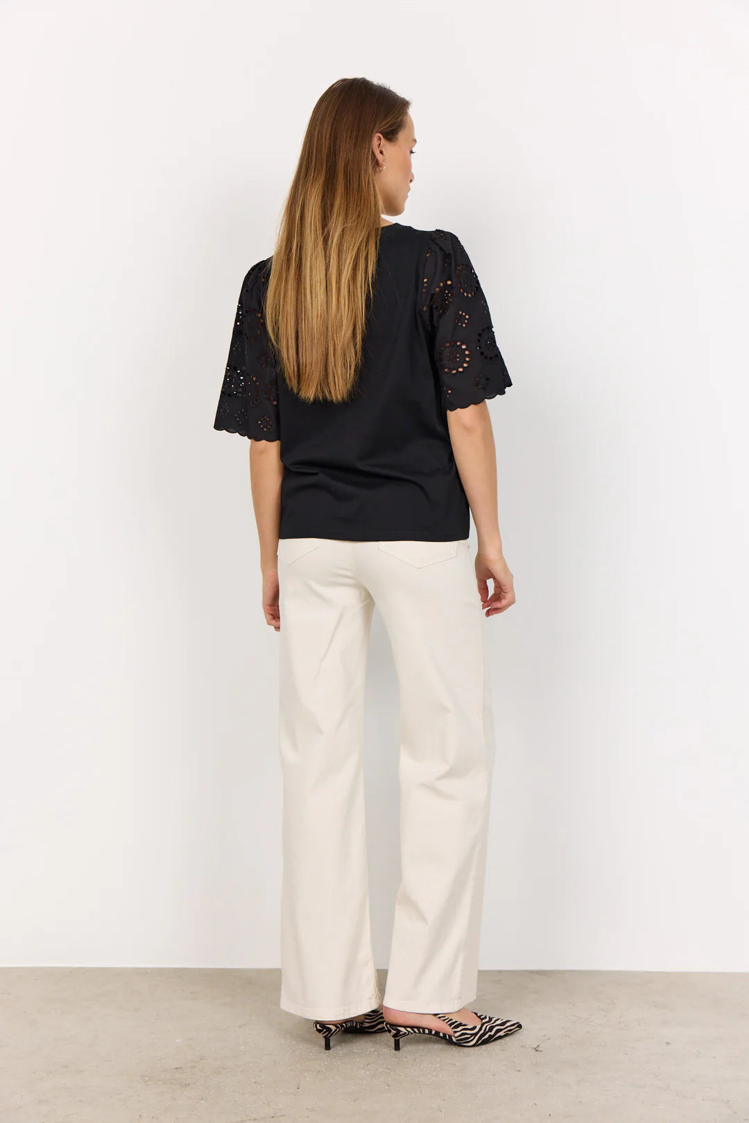 LORAINE BLACK TEE