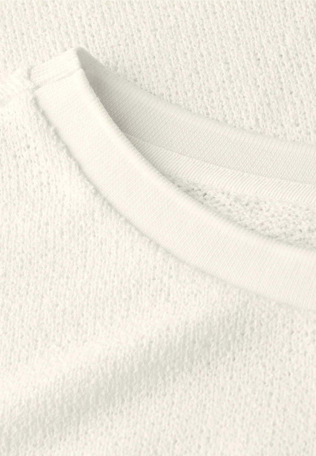 STRICK WHITE TOP