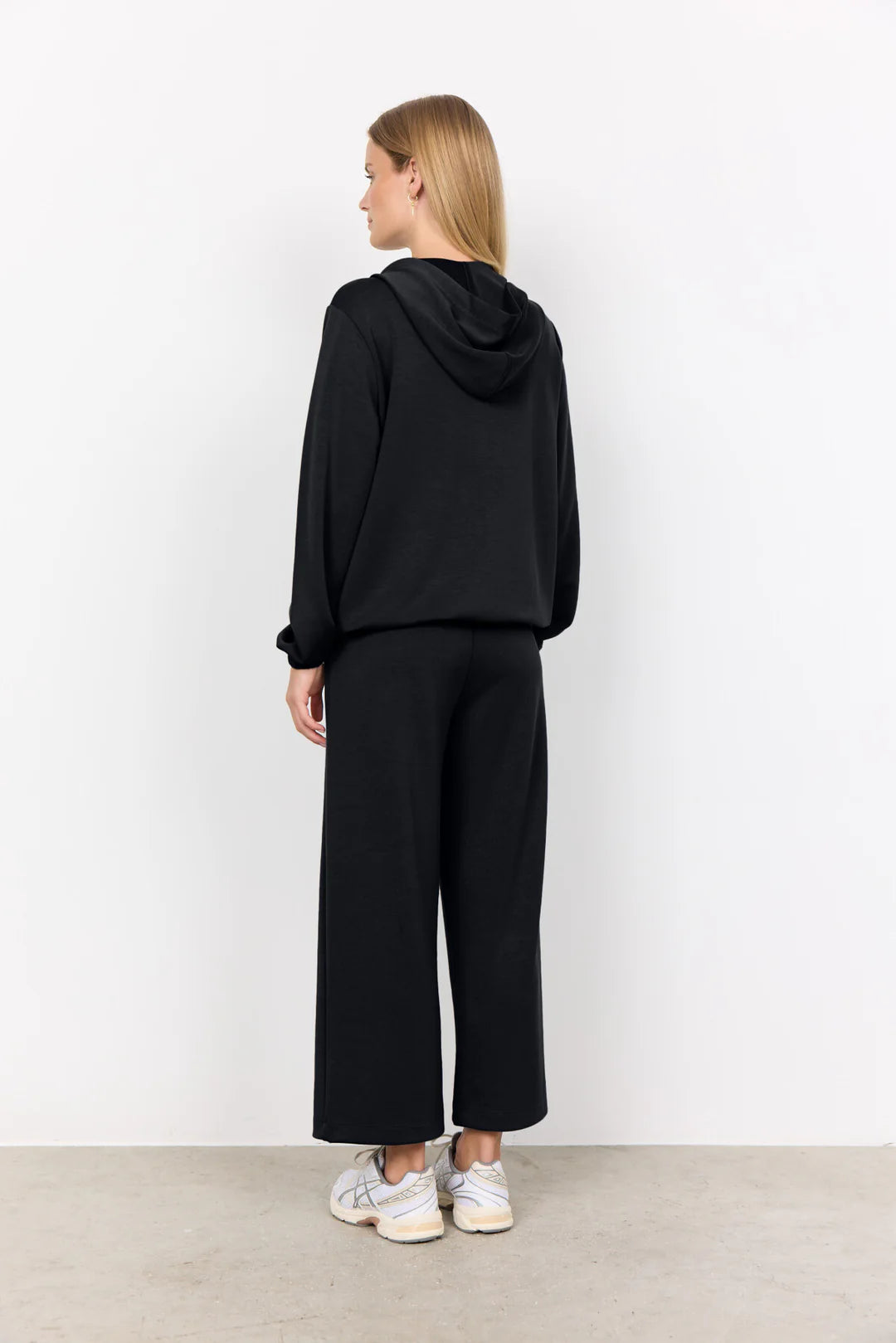 SABRINA BLACK  SWEATER