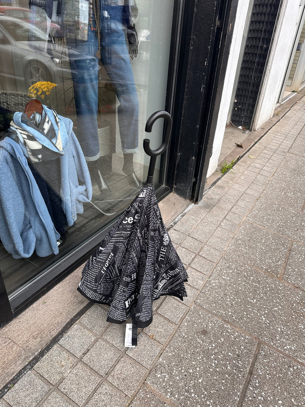 BLACK UMBRELLA