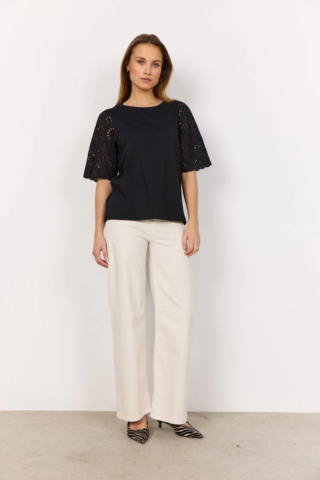 LORAINE BLACK TEE