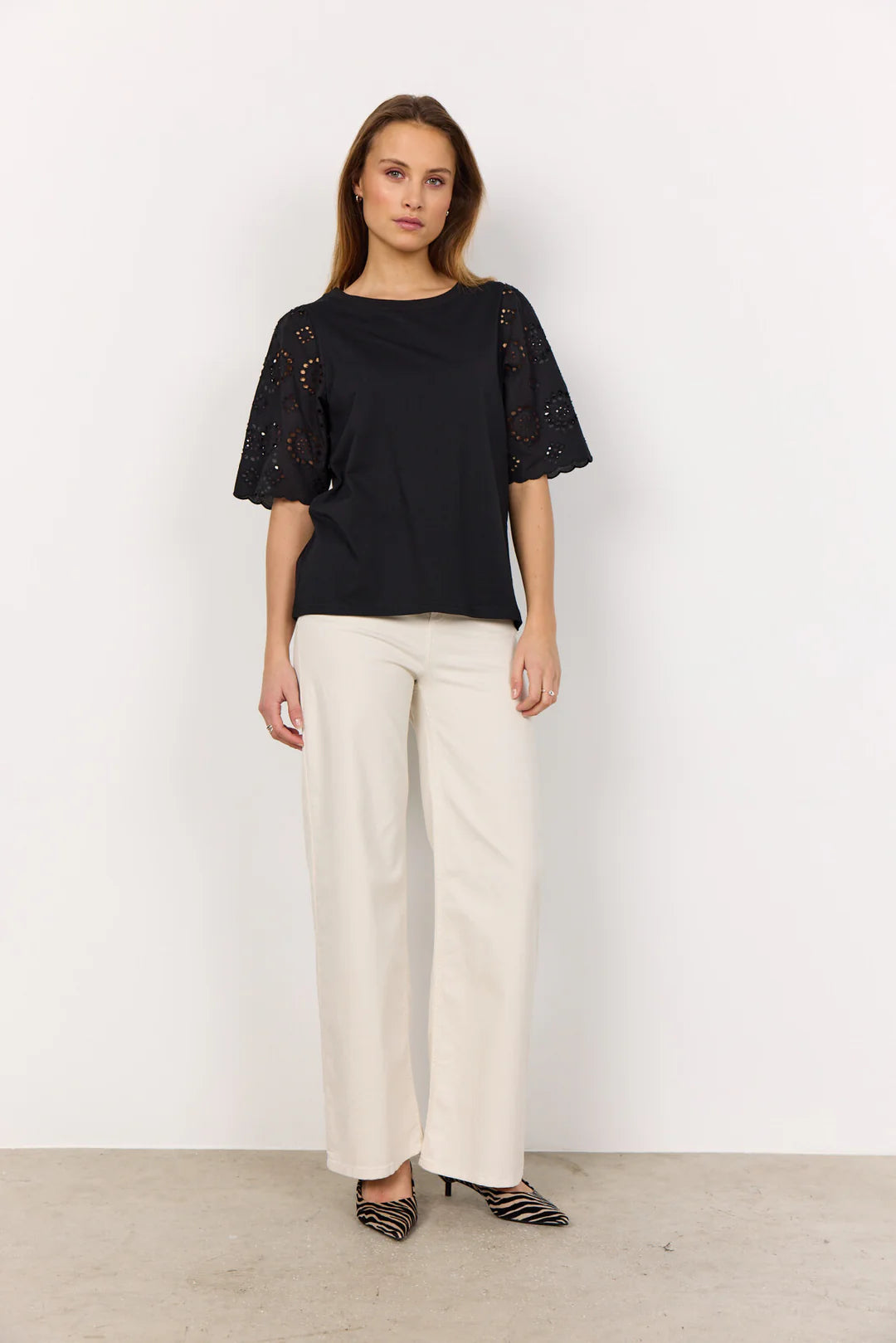 LORAINE BLACK TEE