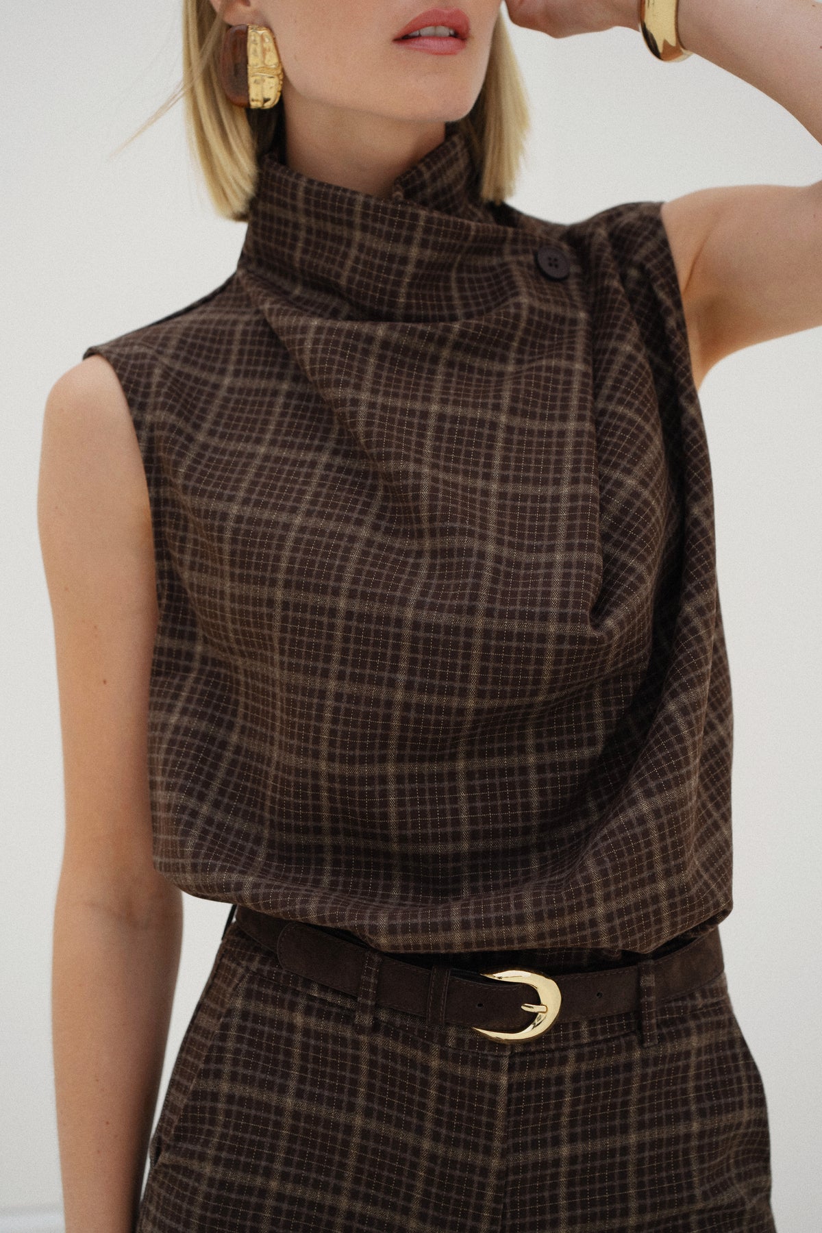 LEYA HIGH NECK TOP