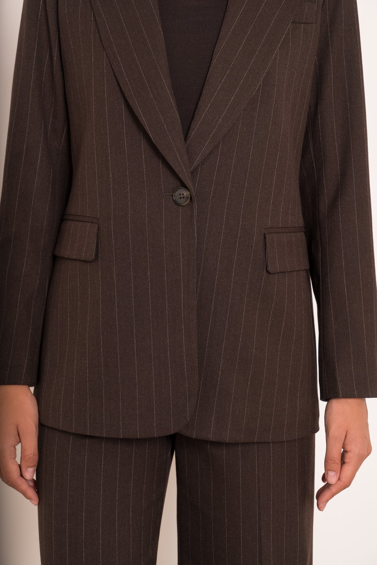 ANNIE BLAZER