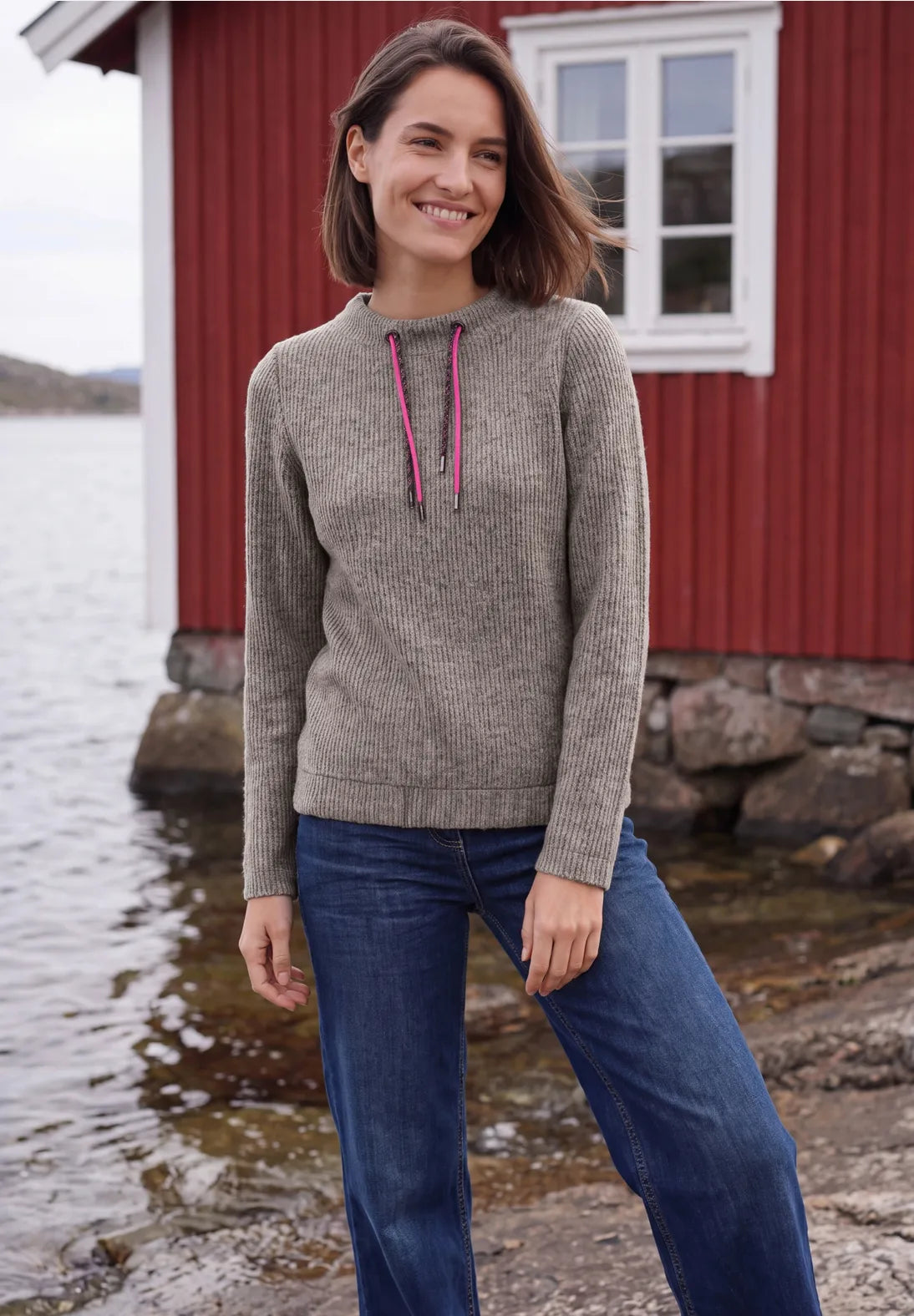 CATE BROWN SWEATER