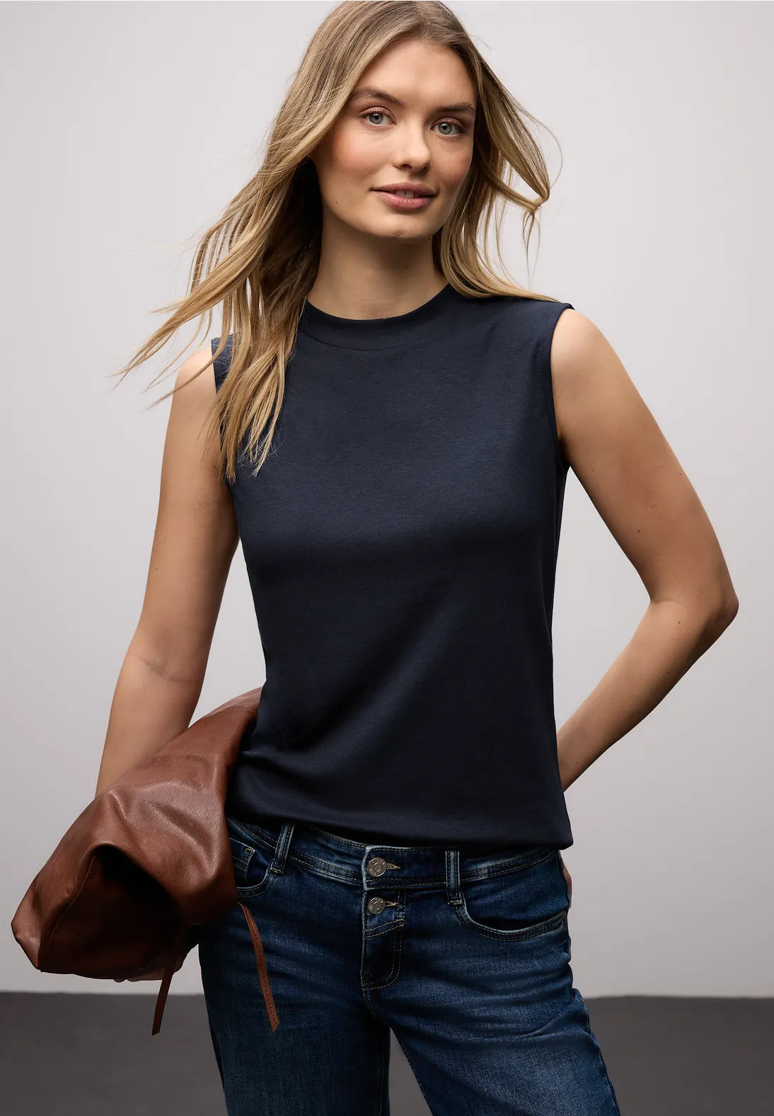 ELLIE NAVY TOP