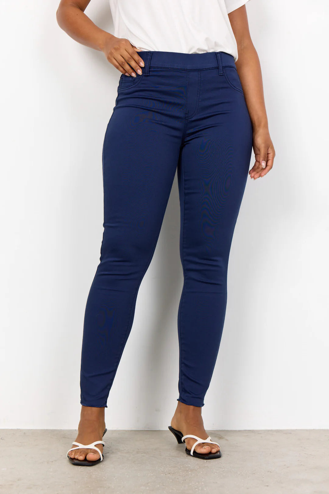 NADIRA NAVY TROUSER