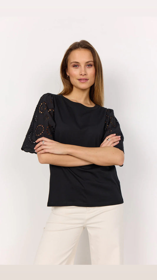 LORAINE BLACK TEE