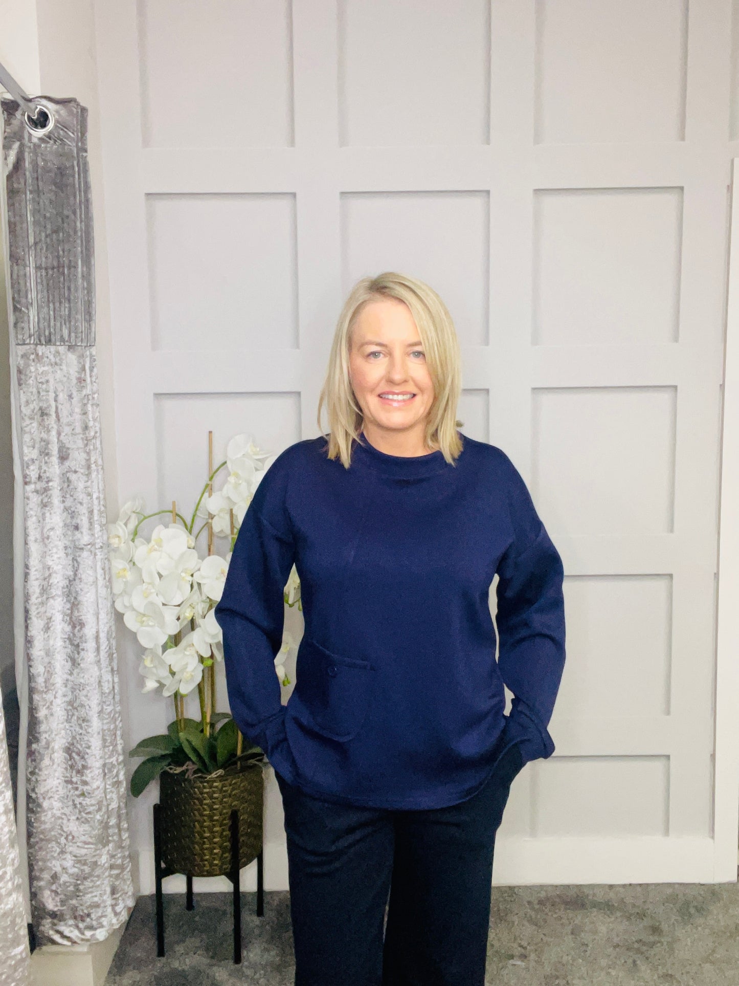 ALIPIA NAVY SWEATER