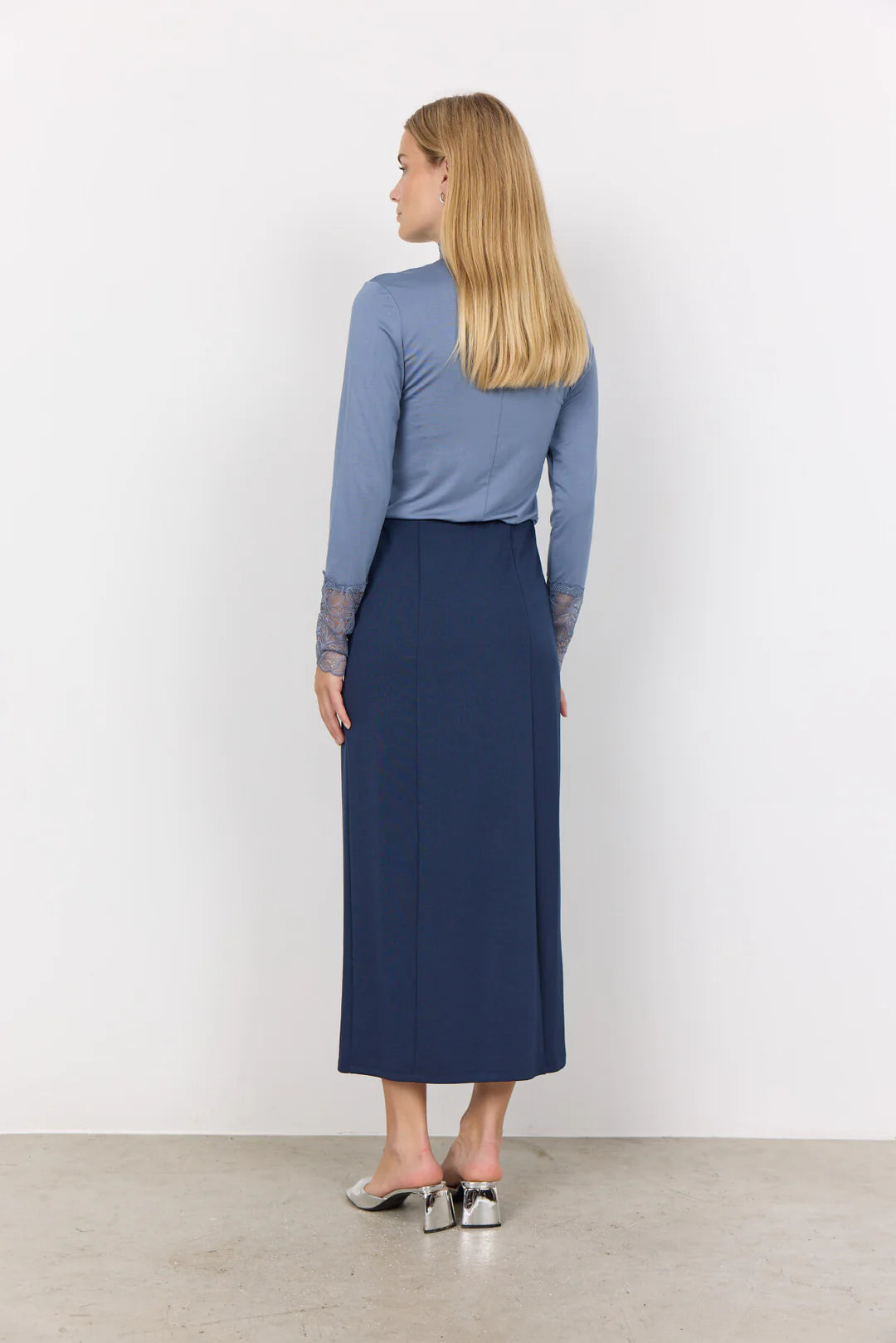 KIM NAVY SKIRT