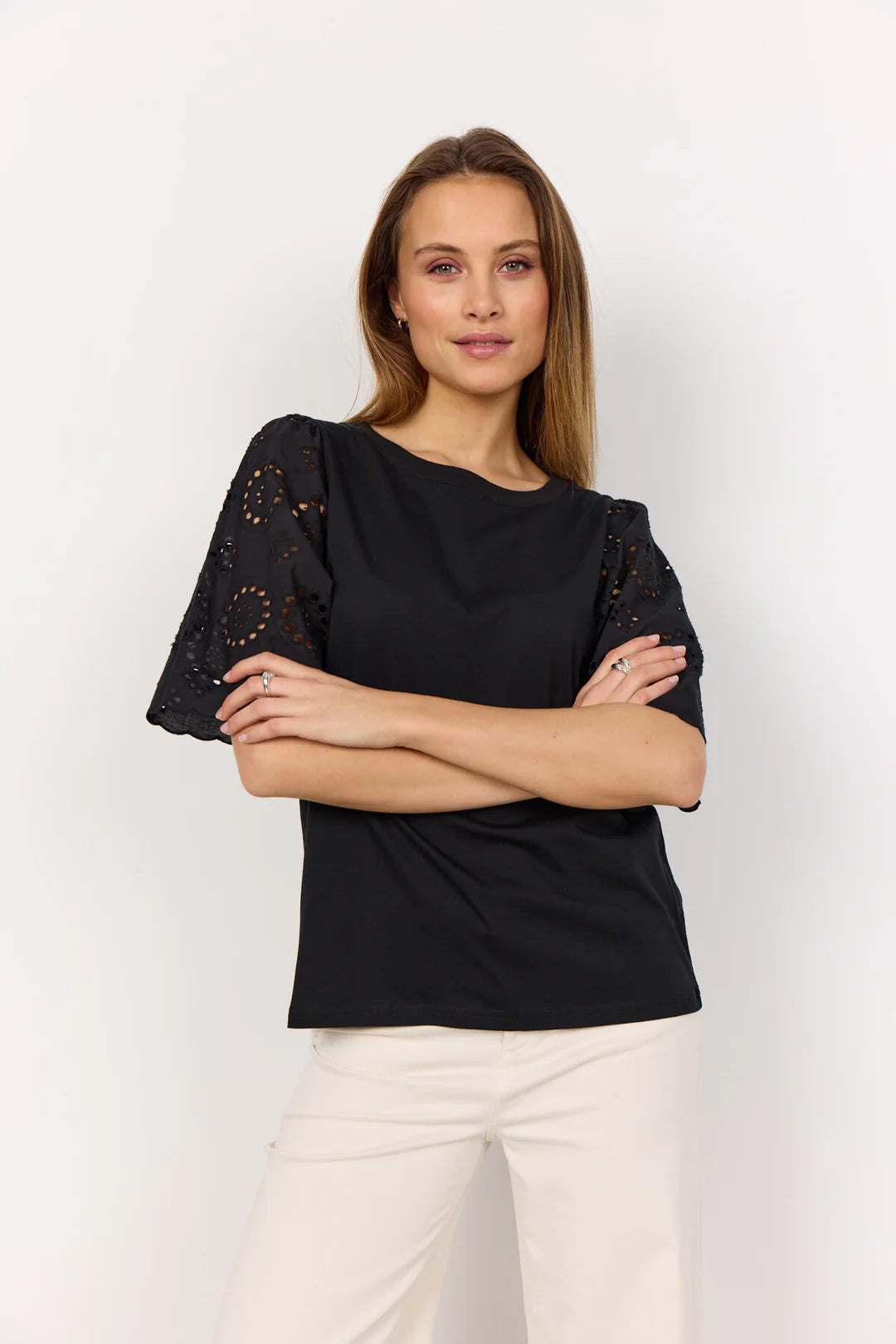 LORAINE BLACK TEE