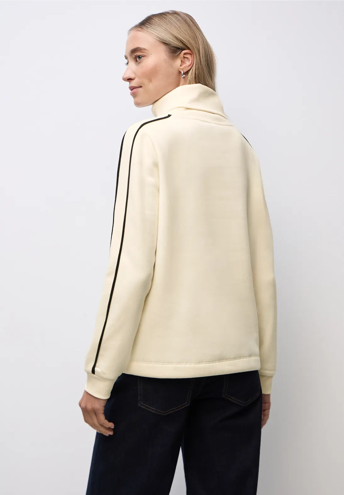 COCO CREAM SWEATER