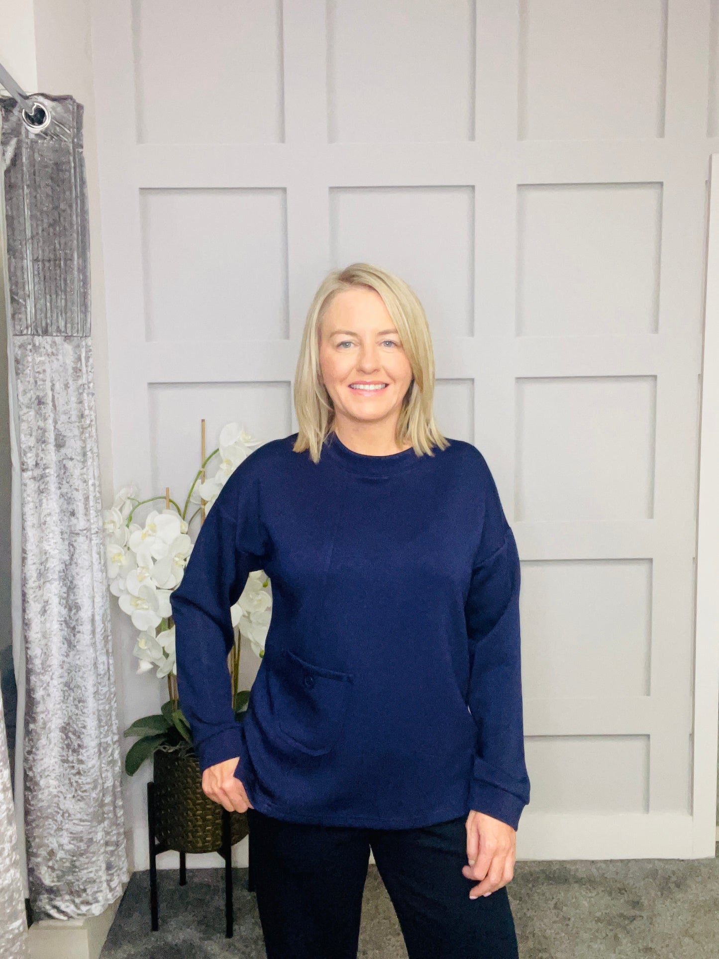 ALIPIA NAVY SWEATER