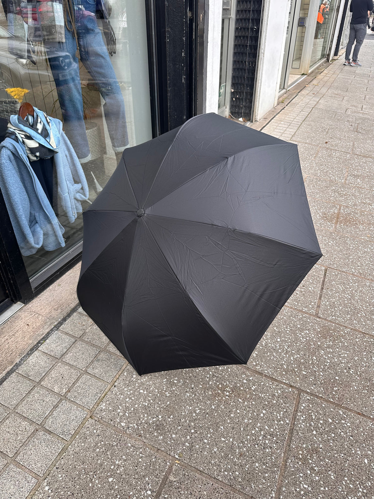 BLACK UMBRELLA