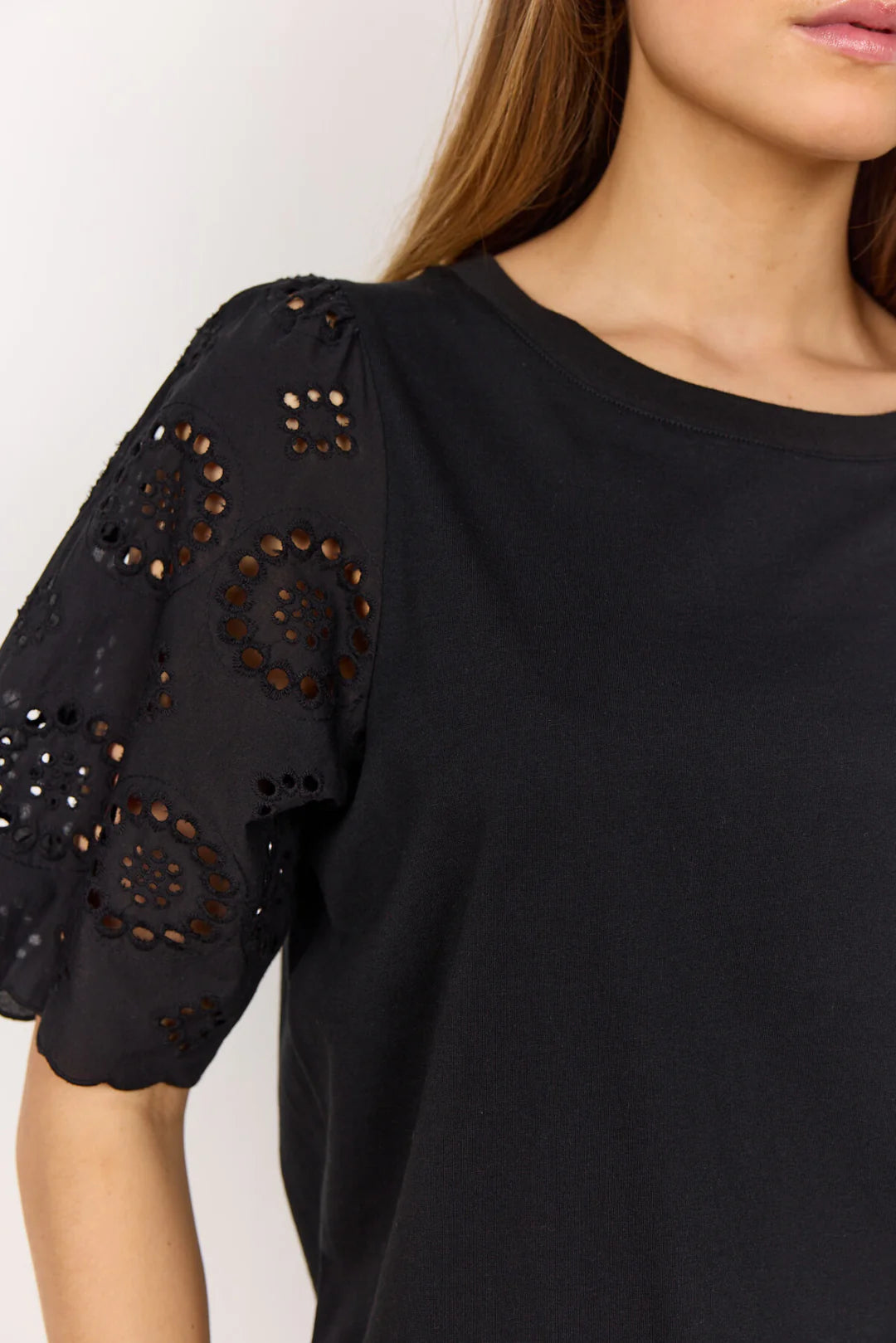 LORAINE BLACK TEE