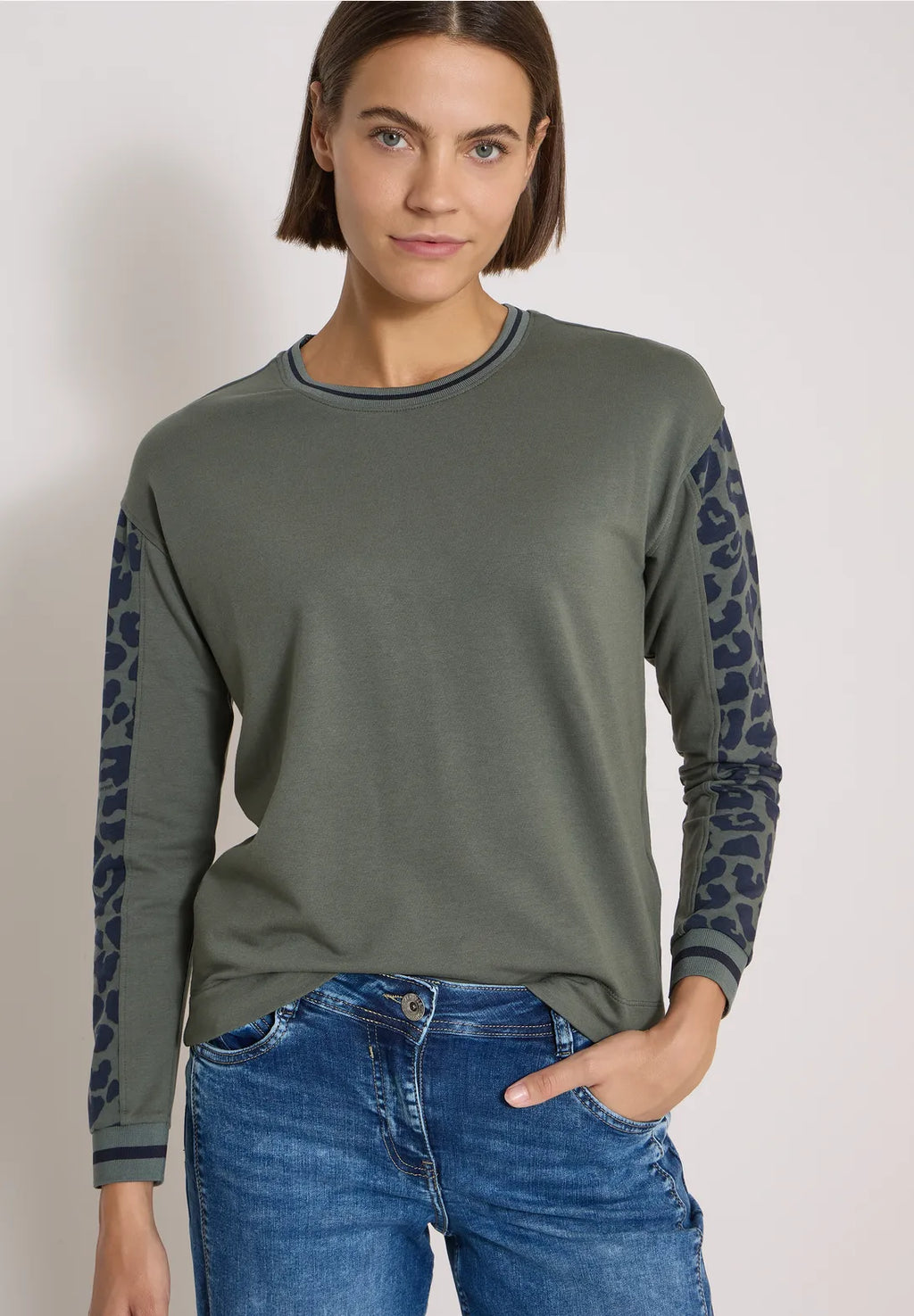 LOIS OLIVE SWEATER