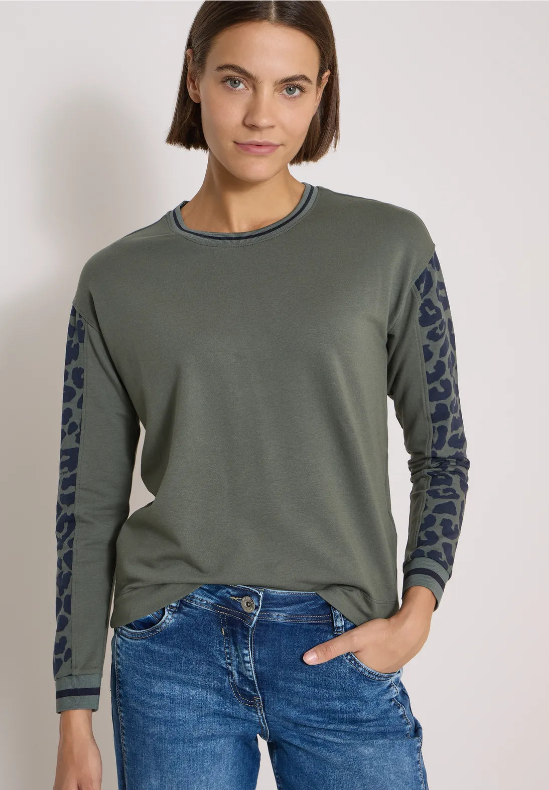 LOIS OLIVE SWEATER